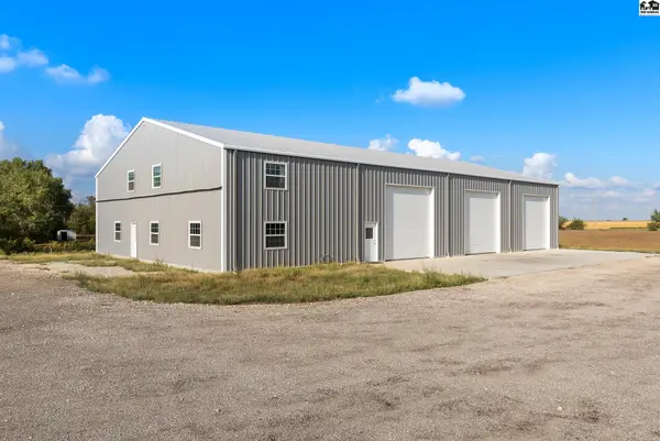 2939 N Halstead Rd, Halstead, KS 67056