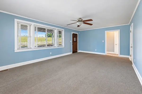 583 Brattontown Cir, Lafayette, TN 37083