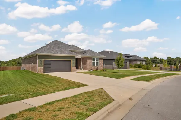 1065 W Gaslight DR, Springfield, MO 65810