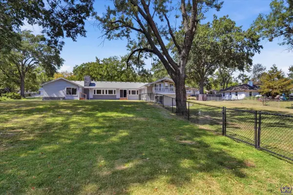 2710 SW Burlingame RD, Topeka, KS 66611