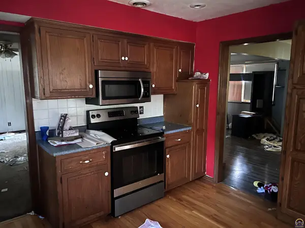 3705 SW 33rd ST, Topeka, KS 66614