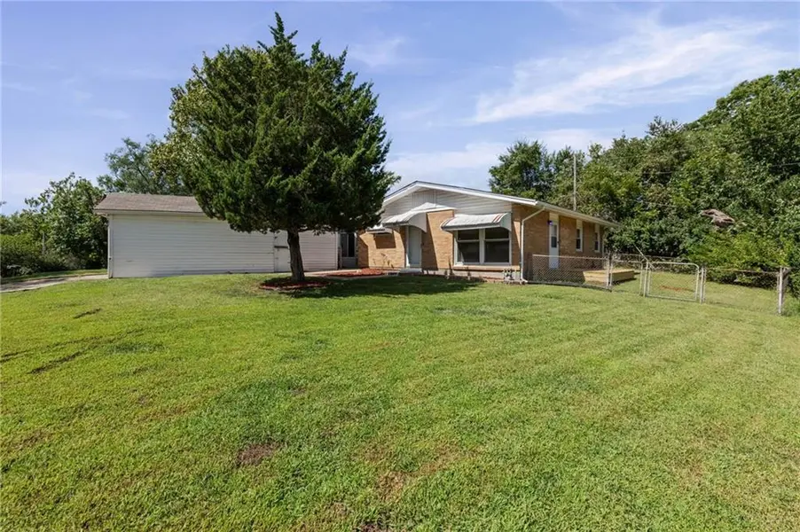 800 Marilynn AVE, Liberty, MO 64068