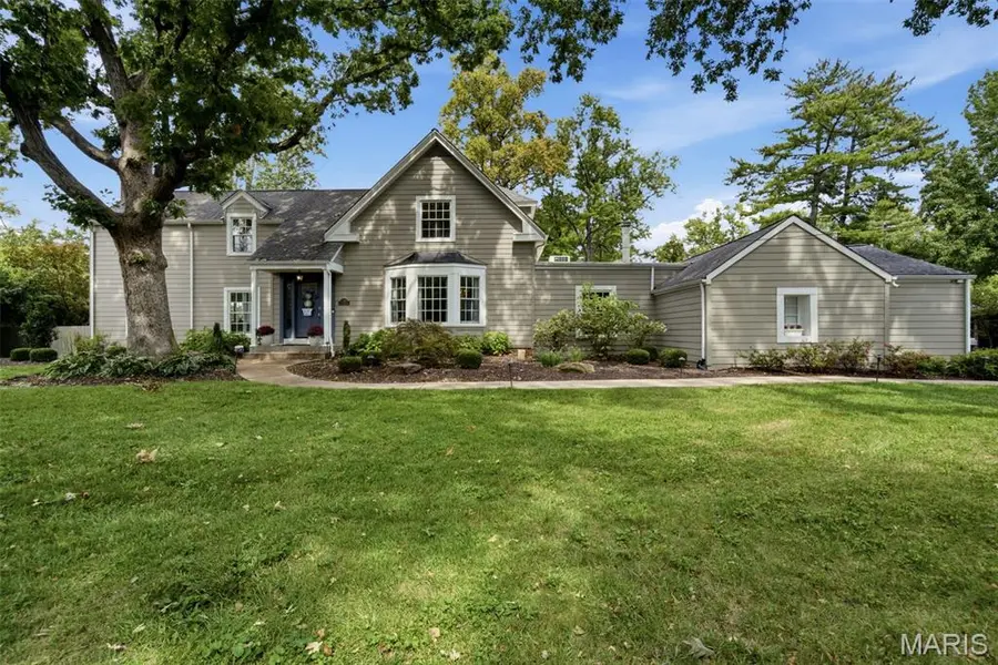 9321 Old Bonhomme RD, Olivette, MO 63132