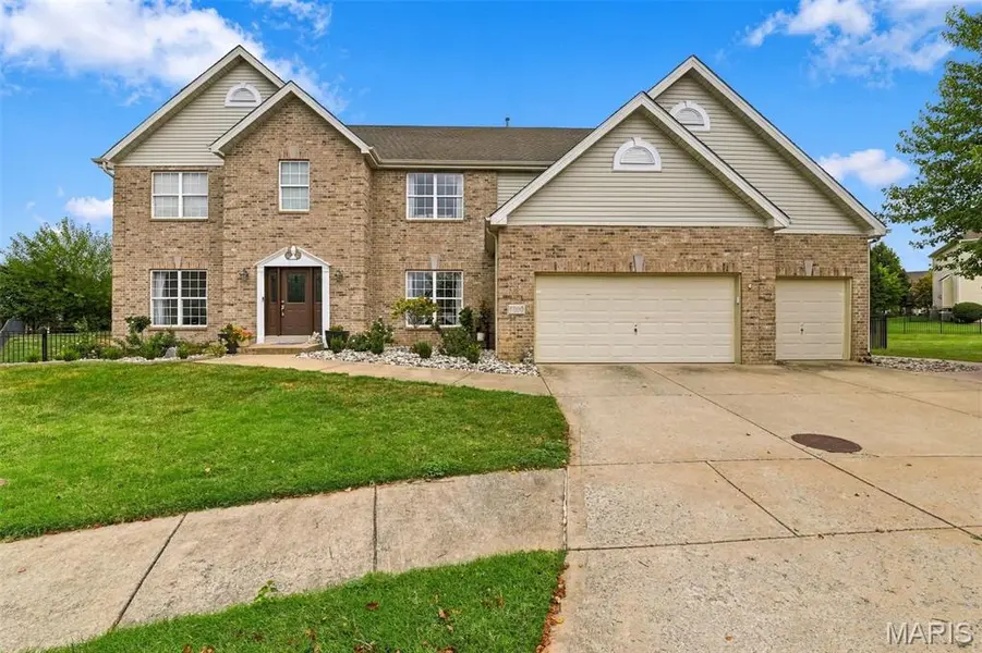 1000 Gardenbridge PL, St Charles, MO 63303