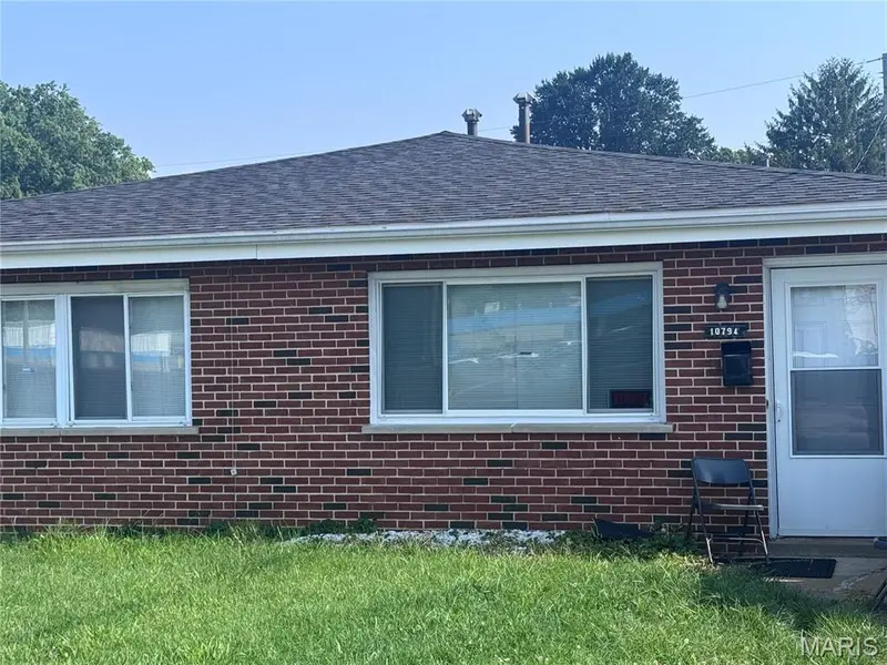 10794 Tropic DR, St Ann, MO 63074