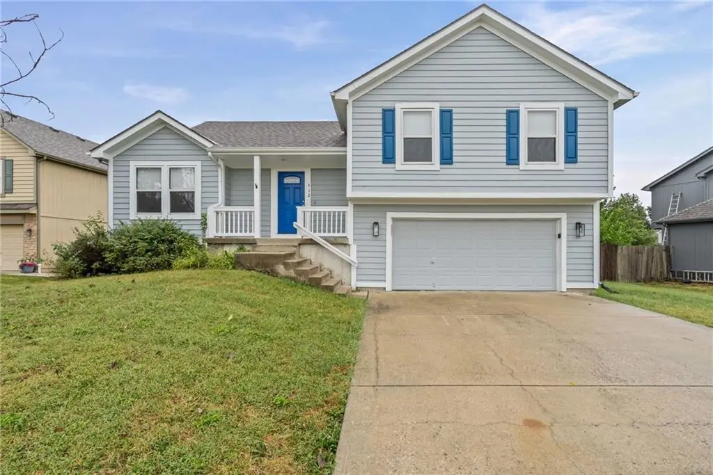 312 Ghost Creek LN, Gardner, KS 66030