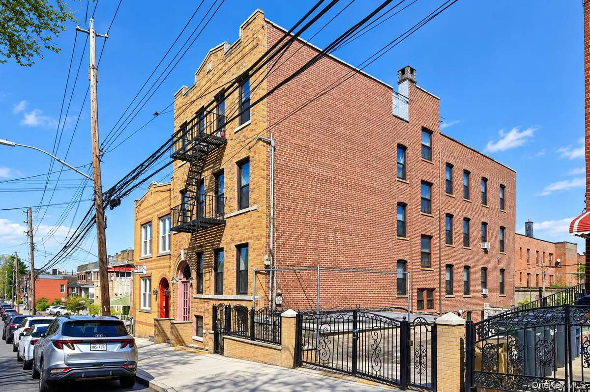 3018 Paulding AVE, Bronx, NY 10469