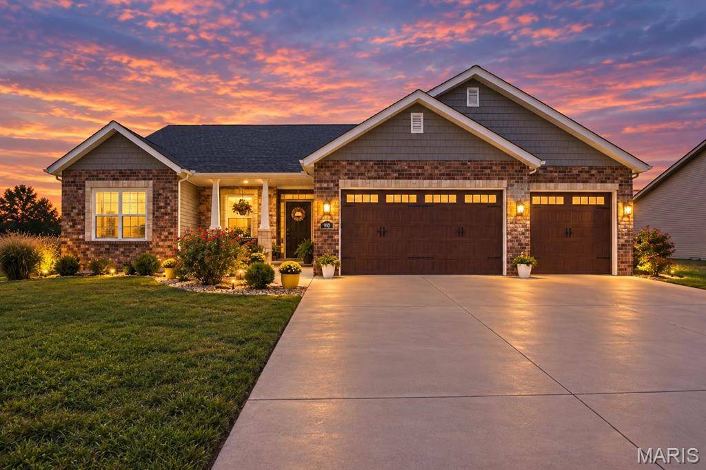 910 Taylor DR, Waterloo, IL 62298