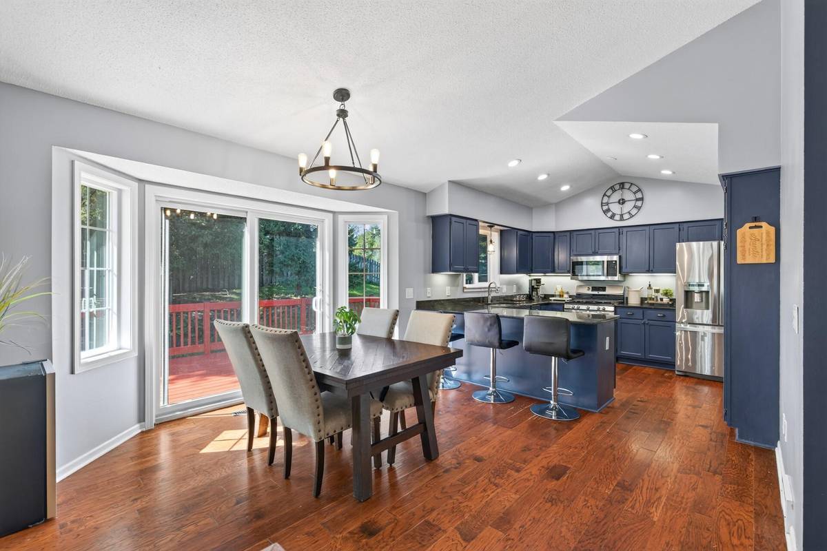 16025 Grove TRL, Lakeville, MN 55044