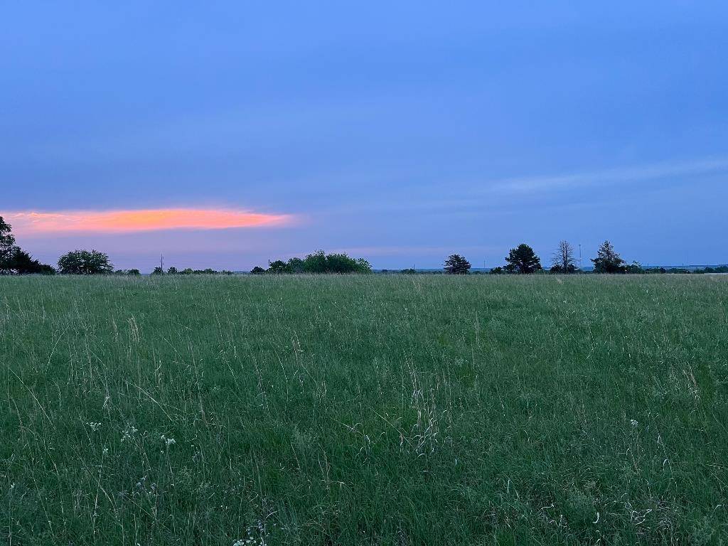 1407 W 33rd, Winfield, KS 67156