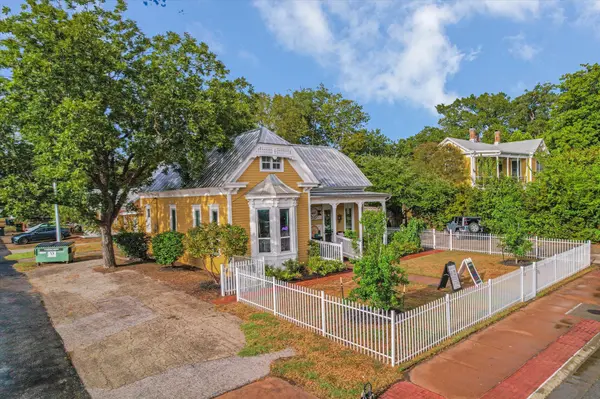 1002 Chestnut ST #A, Bastrop, TX 78602
