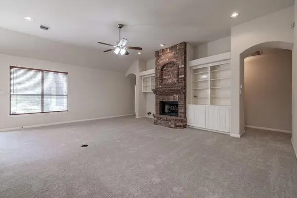 124 Stonehedge BLVD, Georgetown, TX 78626