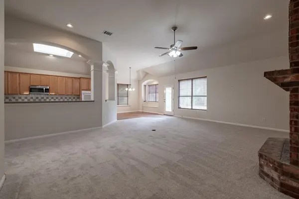 124 Stonehedge BLVD, Georgetown, TX 78626