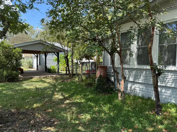 701 Garwood ST, Smithville, TX 78957