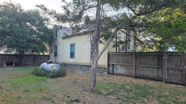 401 N Pecan ST, Moulton, TX 77975