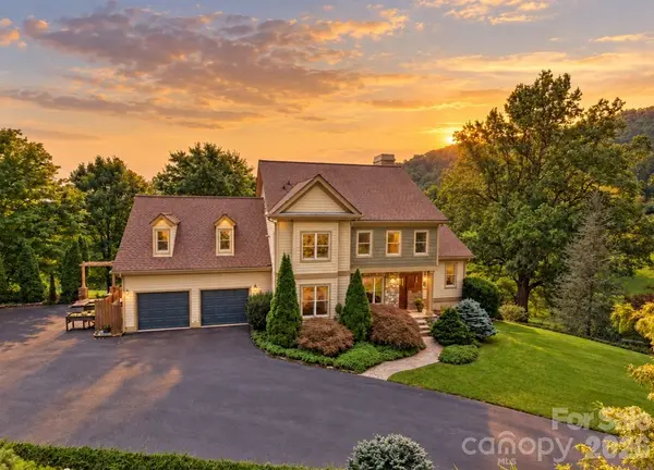 10 Blackberry LN, Asheville, NC 28804