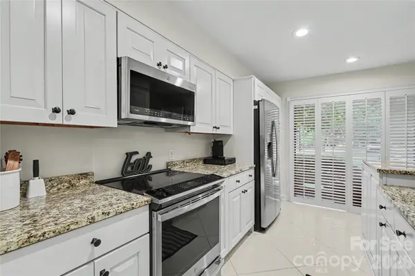 5811 Sharon RD #C, Charlotte, NC 28210