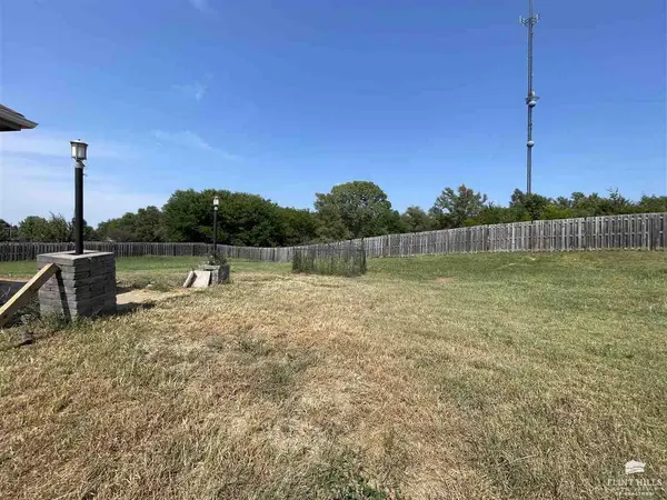 2712 Sage CT, Junction City, KS 66441