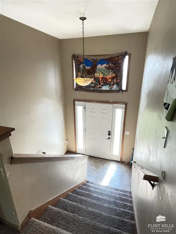 2712 Sage CT, Junction City, KS 66441