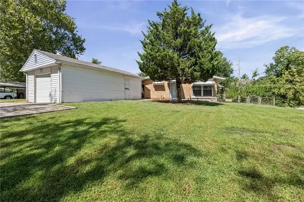800 Marilynn AVE, Liberty, MO 64068