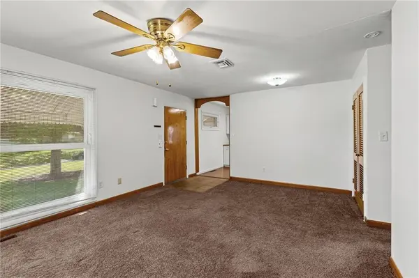 800 Marilynn AVE, Liberty, MO 64068