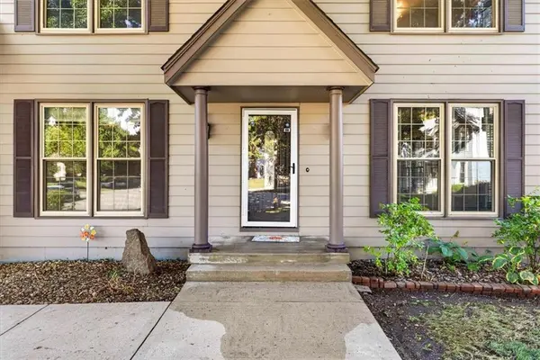 1501 SE Long PL, Lee's Summit, MO 64063