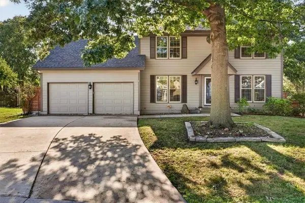 1501 SE Long PL, Lee's Summit, MO 64063