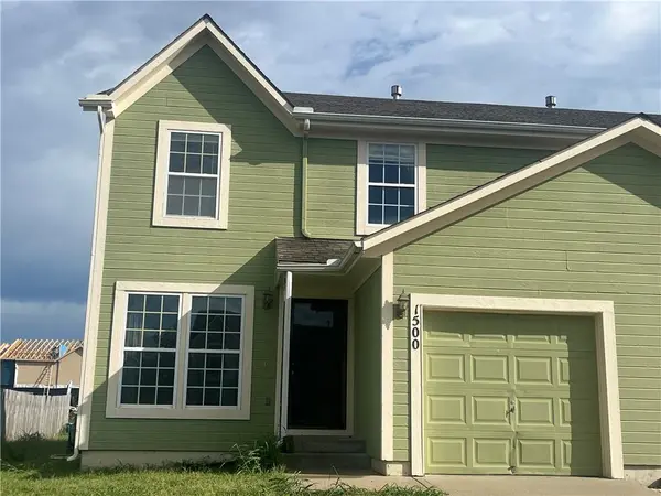 1500 S 5th ST #E, Louisburg, KS 66053