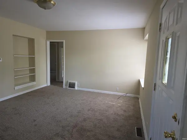 1403 E Sorin ST, South Bend, IN 46617
