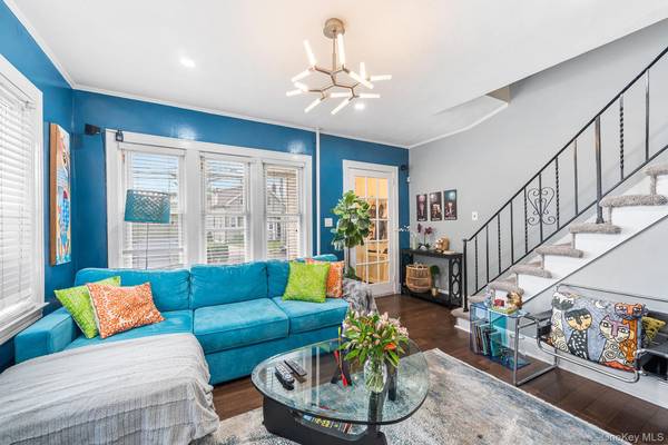 123 East AVE, Valley Stream, NY 11580