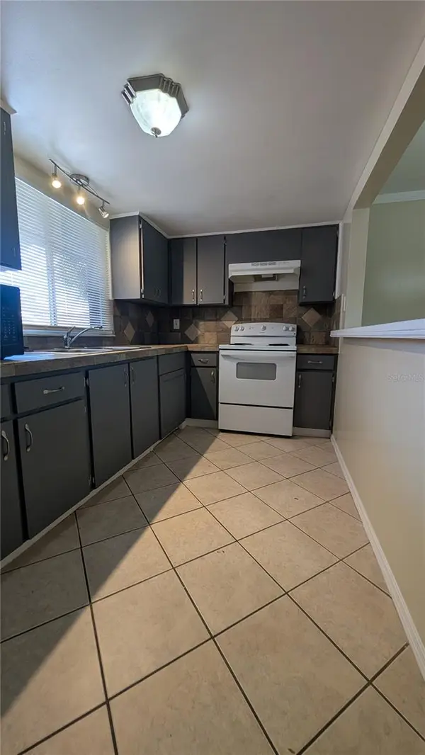 8605 CHAMPLAIN CT #84, Tampa, FL 33614