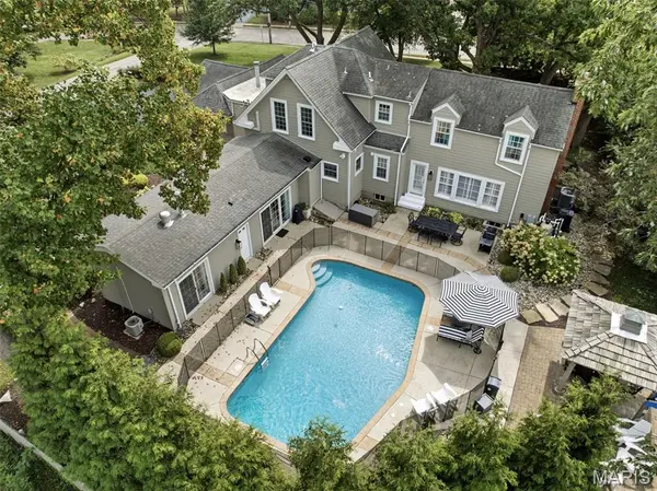 9321 Old Bonhomme RD, Olivette, MO 63132