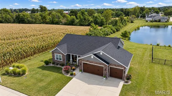 910 Taylor DR, Waterloo, IL 62298