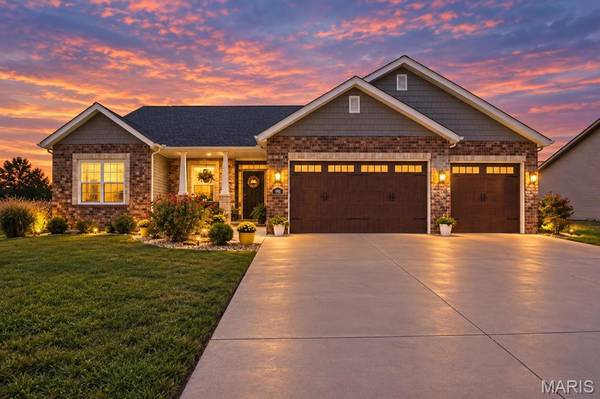910 Taylor DR, Waterloo, IL 62298