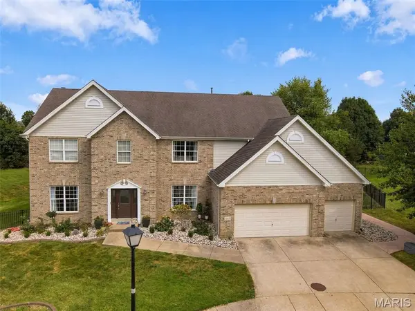 1000 Gardenbridge PL, St Charles, MO 63303
