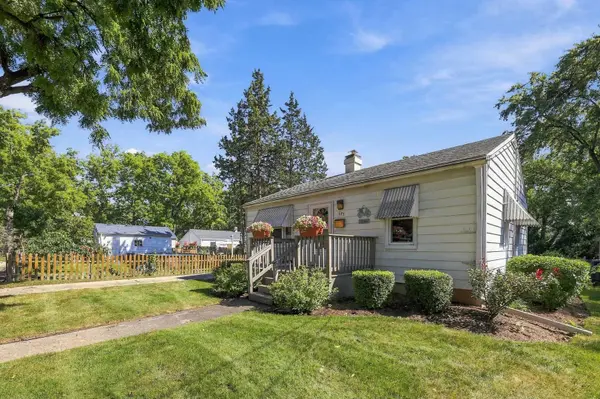 677 Clark ST, Elgin, IL 60123
