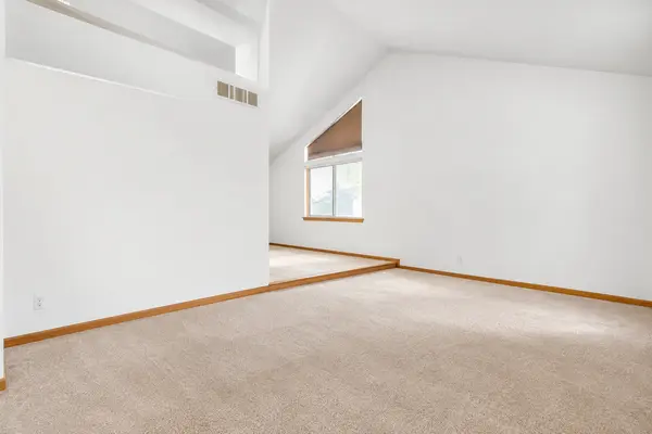 6035 Kathryn LN, Matteson, IL 60443