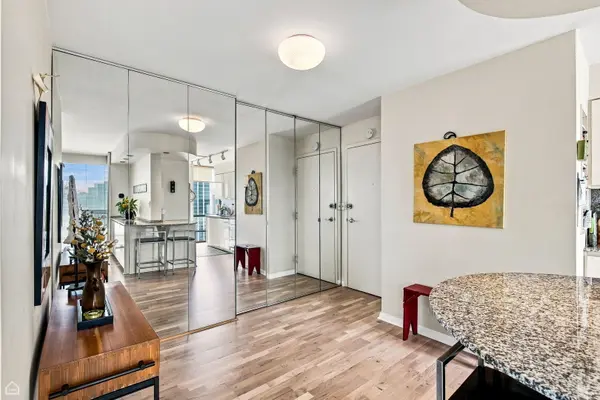 1660 N La Salle DR #2302, Chicago, IL 60614