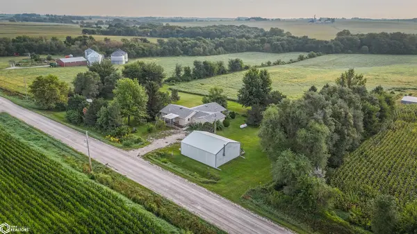 5300 33rd Ave DR, Center Point, IA 52213