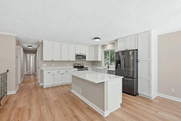 10515 Old County Road 15, Plymouth, MN 55441