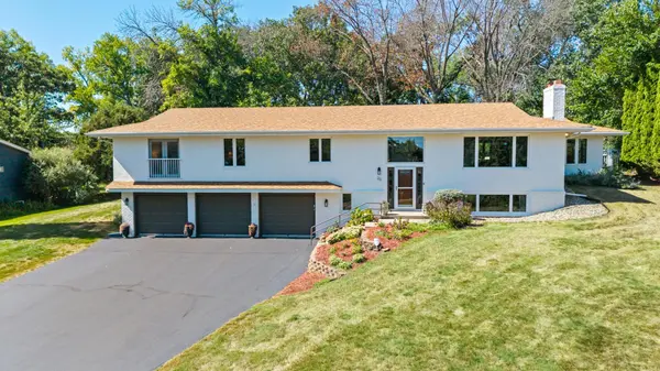 20 Willow Wood DR, Excelsior, MN 55331