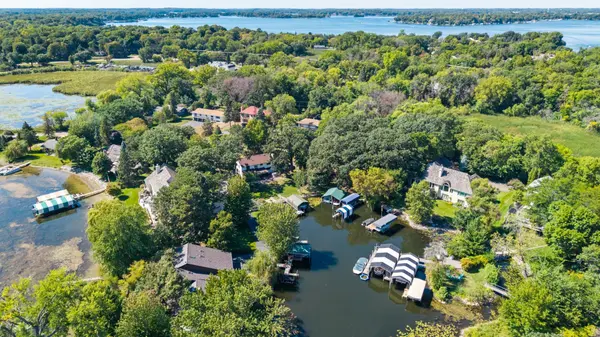 20 Willow Wood DR, Excelsior, MN 55331