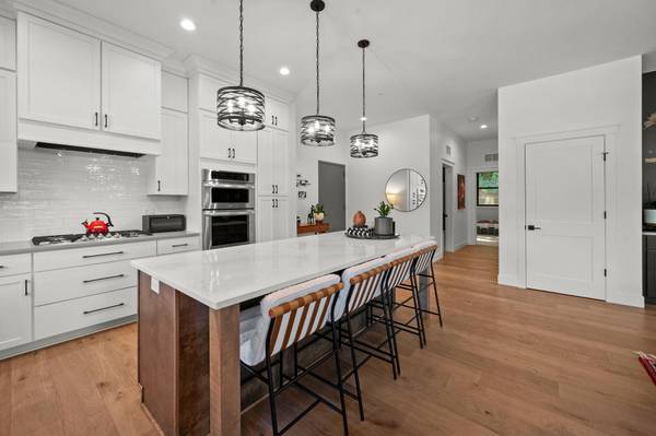 5734 Shady Oak RD #11, Minnetonka, MN 55343