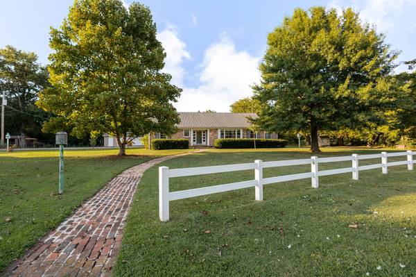 313 Hickory Dr, Shelbyville, TN 37160