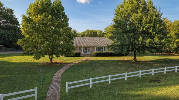 313 Hickory Dr, Shelbyville, TN 37160