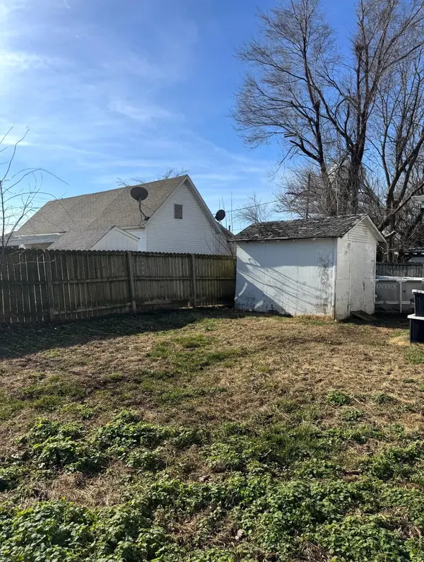 438 E Madison ST, Marshfield, MO 65706