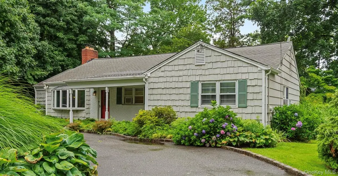 75 Cove RD, Huntington, NY 11743