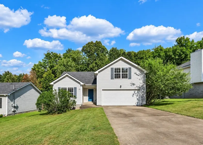 2956 Core Dr, Clarksville, TN 37040