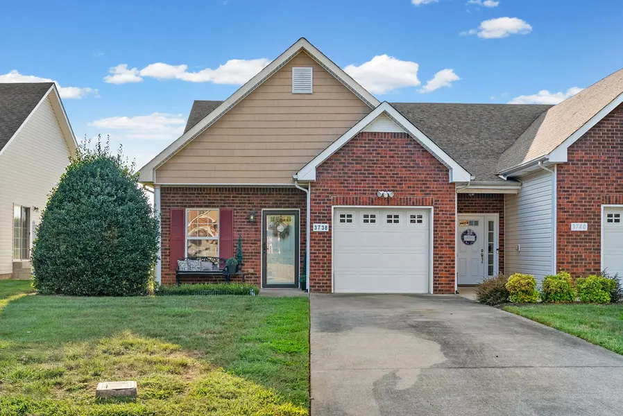 3738 Meadow Ridge Ln, Clarksville, TN 37040
