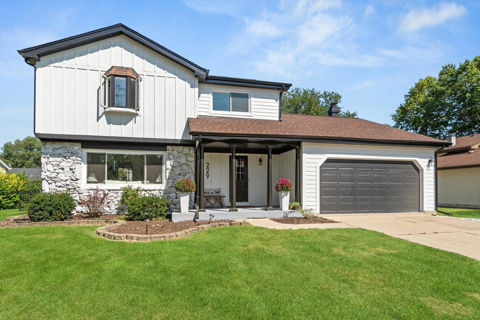 229 Terrance DR, Naperville, IL 60565